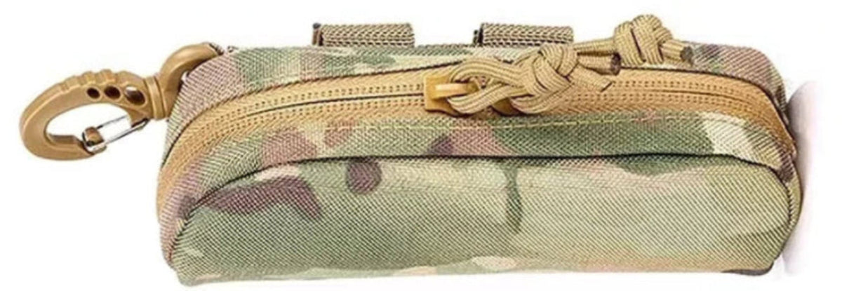 brillenkoker met karabijnhaak voor bescherming van bril tijdens wandelen